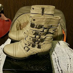 STEVEN MADDEN BOOTS-BUKLE DETAIL